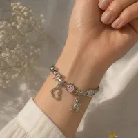 دستبند چارم دار