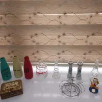 تعدادی ظروف دکوری اسباب بازی خرده ریز قدیمی