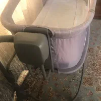 گهواره برقی موزیکال برند ماستلا کنار تخت مادر|تخت و صندلی بچه|تهران, هروی|دیوار