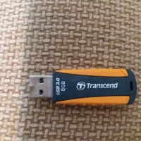 فلش مموری ۸ گیگ