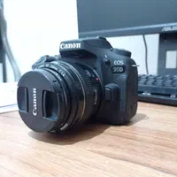 دوربین canon 90D در حدنو با لنز 50 میلی متر f 1.4|دوربین عکاسی و فیلم‌برداری|تهران, جنت‌آباد جنوبی|دیوار