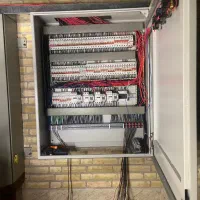 مونتاژ و طراحی تابلو برق