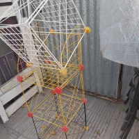 قفسه ی فلزی