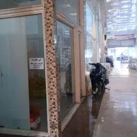 یک باب مغازه واقع در چهارراه آزادی