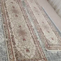 کنار فرشی رنگ کرمی