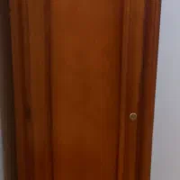 این کمد لباس به قیمت ۸۰۰۰۰۰ تومان است