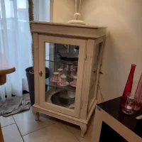 ویترین رومی با چوب راش در حد نو