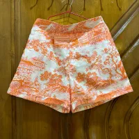 تعدادی مانتو و شومیز