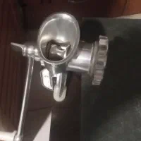 چرخ گوشت دستی آلومینیومی قدیمی|خردکن، آسیاب، غذاساز|رودسر, |دیوار