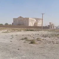 زمین  کنار تالار قصر