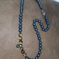 گردنبند سنگ حدید وچشم ببر با حرف اول اسم و فامیل.