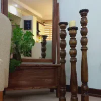 پایه شمع قدی کنار سالنی