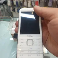 نوکیا 8000 4G با حافظهٔ ۴ گیگابایت