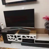 میز تلویزیون همراه با شلف دیواری