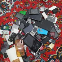 تعدادی موبایل خراب وباتری