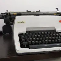 ماشین تایپ|کلکسیون اشیاء عتیقه|قم, آزادگان|دیوار