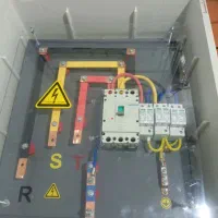 برقکار صنعتی مونتاژ تابلو ژنراتور پنل خورشیدی