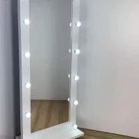 آیینه قدی و چراغ دار