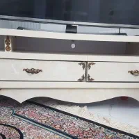 میز تلویزیون کار کرده