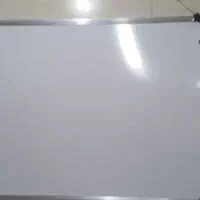 تابلو وایت برد دارای قاب فلزی قابل نصب