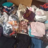 تعدادی لباس نو‌بعلت جمع کردن مغازه