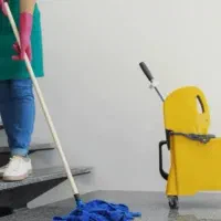 نظافتچی خانم جهت محوطه آپارتمان