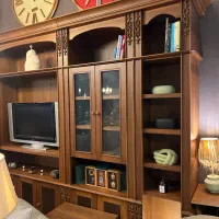 میز مدیریت و کتابخانه اطاق مدیریت
