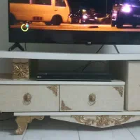 میزتلویزیون وپرده سلطنتی