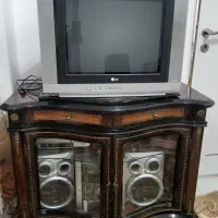 تلویزیون و میز