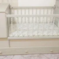 فروش ۲ عدد تخت و تشک خوشخواب کودک.تولد تا ۷ سالگی