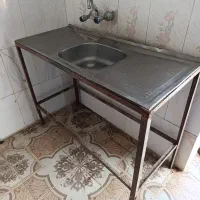 سینک و چهارپایه