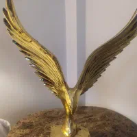 مجسمه عقاب