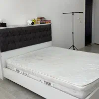 تخت خواب دونفره شیک + میز آرایش دیواری