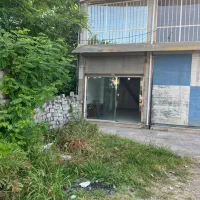 مغازه بر خیابان اصلی رودبنه
