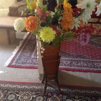 گلدان چوبی ب همراه گل