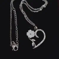 گردنبند قلب و گل