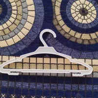 آویز لباس