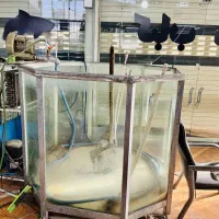 یخچال سه در بزرگ همراه دوعدد اکواریوم ماهی قزل