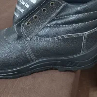 کفش کار|کیف، کفش، کمربند|رشت, پیرکلاچای|دیوار