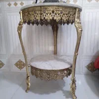 میز کنار سالنی