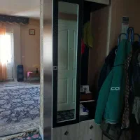 جاکفشی ایستاده دارای آیینه قدی