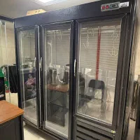 یخچال ایستاده و بخواب و سایر وسایل قصابی در حد نو