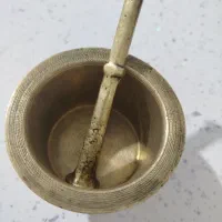 هاونگ قدیمی جنس برنج ه همراه گوشت‌کوب زعفرون ساب|کلکسیون اشیاء عتیقه|ری, دیلمان|دیوار