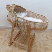 گهواره شیک کنار تخت مادر در حد نو