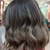 دستیار رنگ و لایت|استخدام درمانی، زیبایی، بهداشتی|تهران, گلستان (شهرک راه آهن)|دیوار