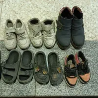 چند جفت کفش ودمپایی