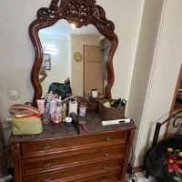 آینه و دراور چوبی