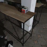 میز اهنی محمکم|میز و صندلی غذاخوری|لاهیجان, کاروانسرابر|دیوار