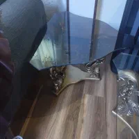 میز وسط مبل وسه عدد گل میز