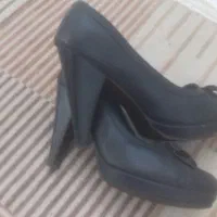 یک عددکیف یک جفت کفش مجلسی|کیف، کفش، کمربند|نیشابور, دربقاضی|دیوار